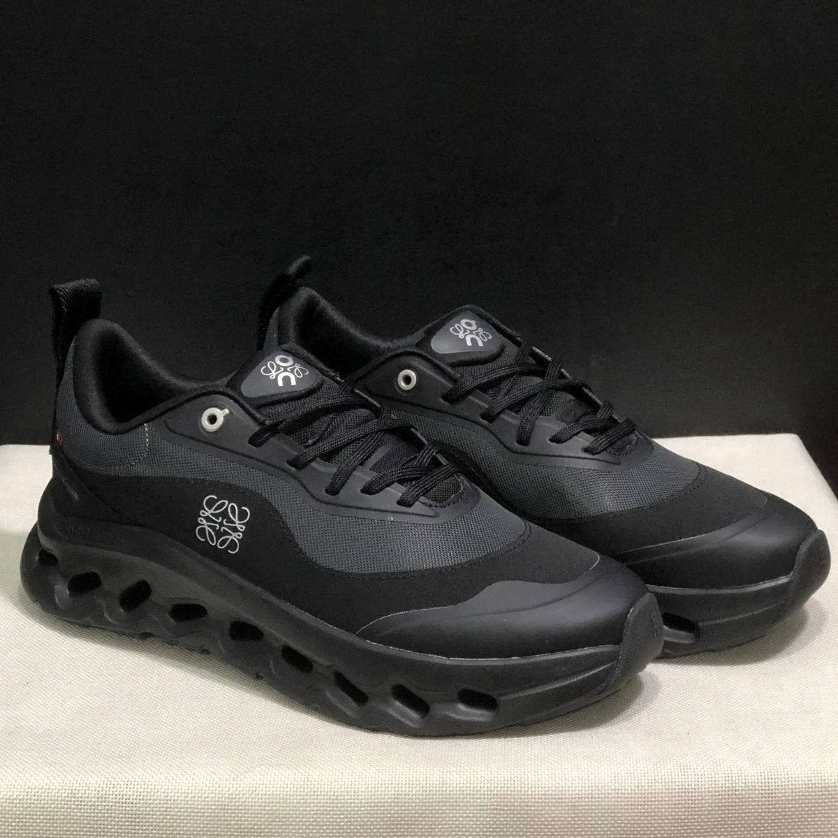 Cloudtilt Loewe - Black