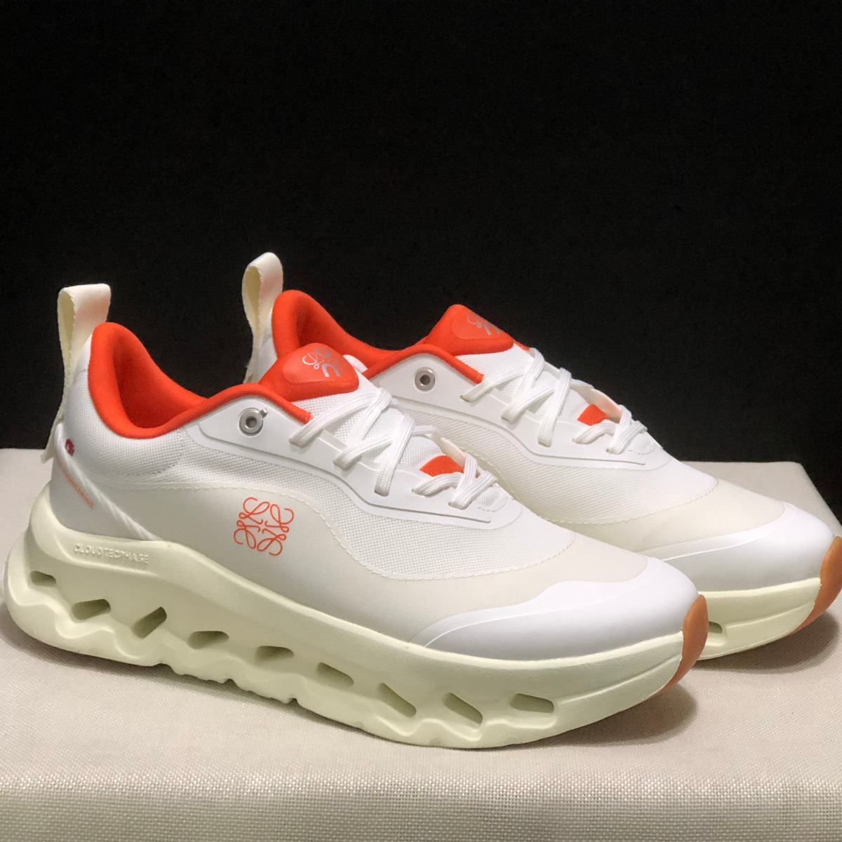 Cloudtilt Loewe - Orange