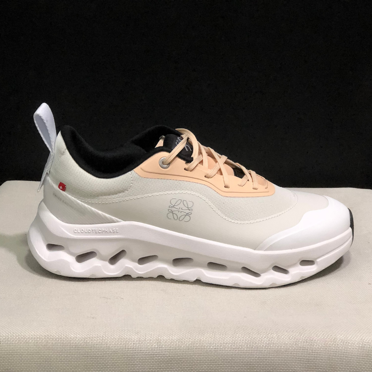 Cloudtilt Loewe - Beige