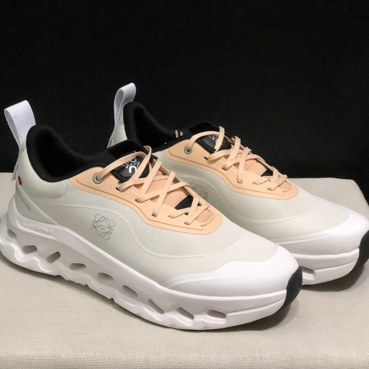 Cloudtilt Loewe - Beige