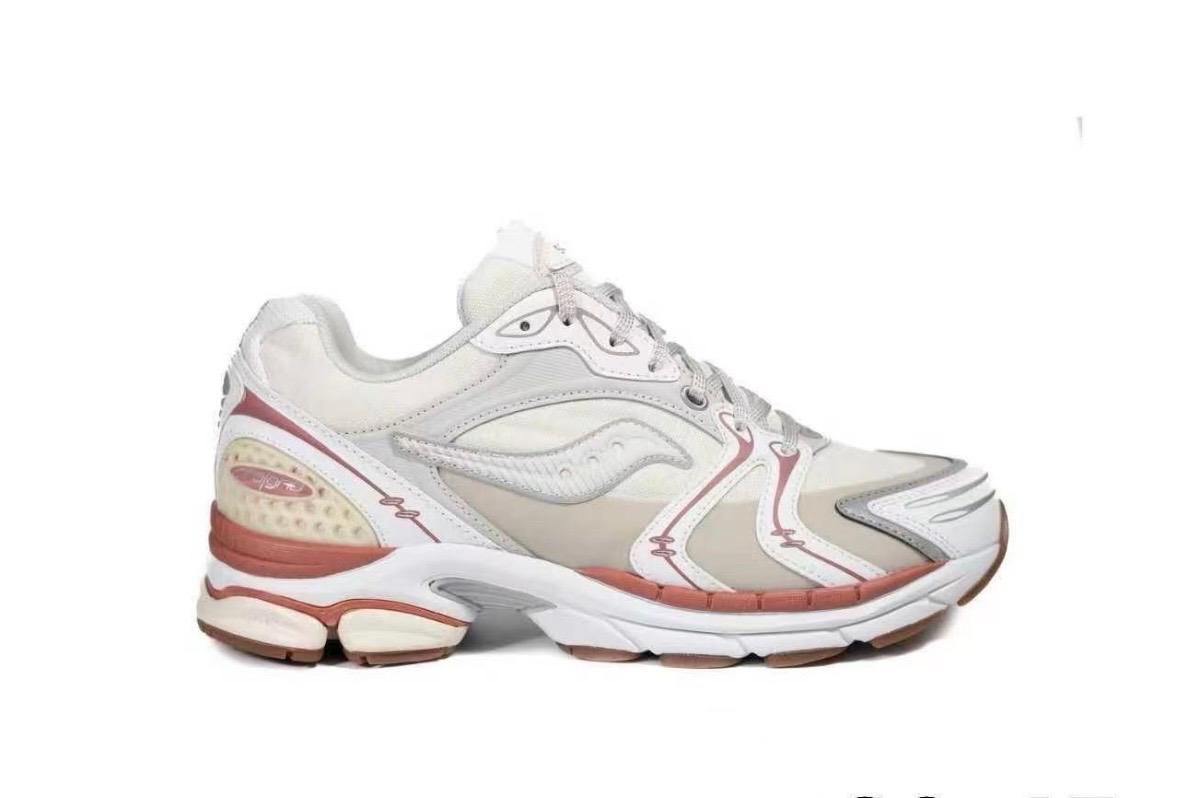 Saucony Progrid Triumph Blanche & Rose
