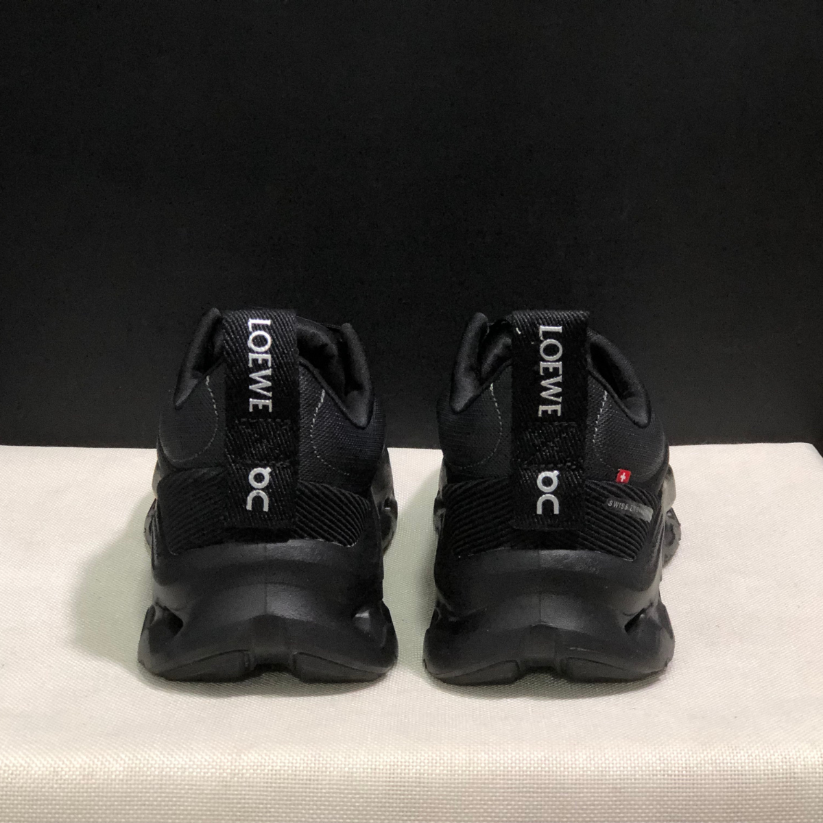 Cloudtilt Loewe - Black