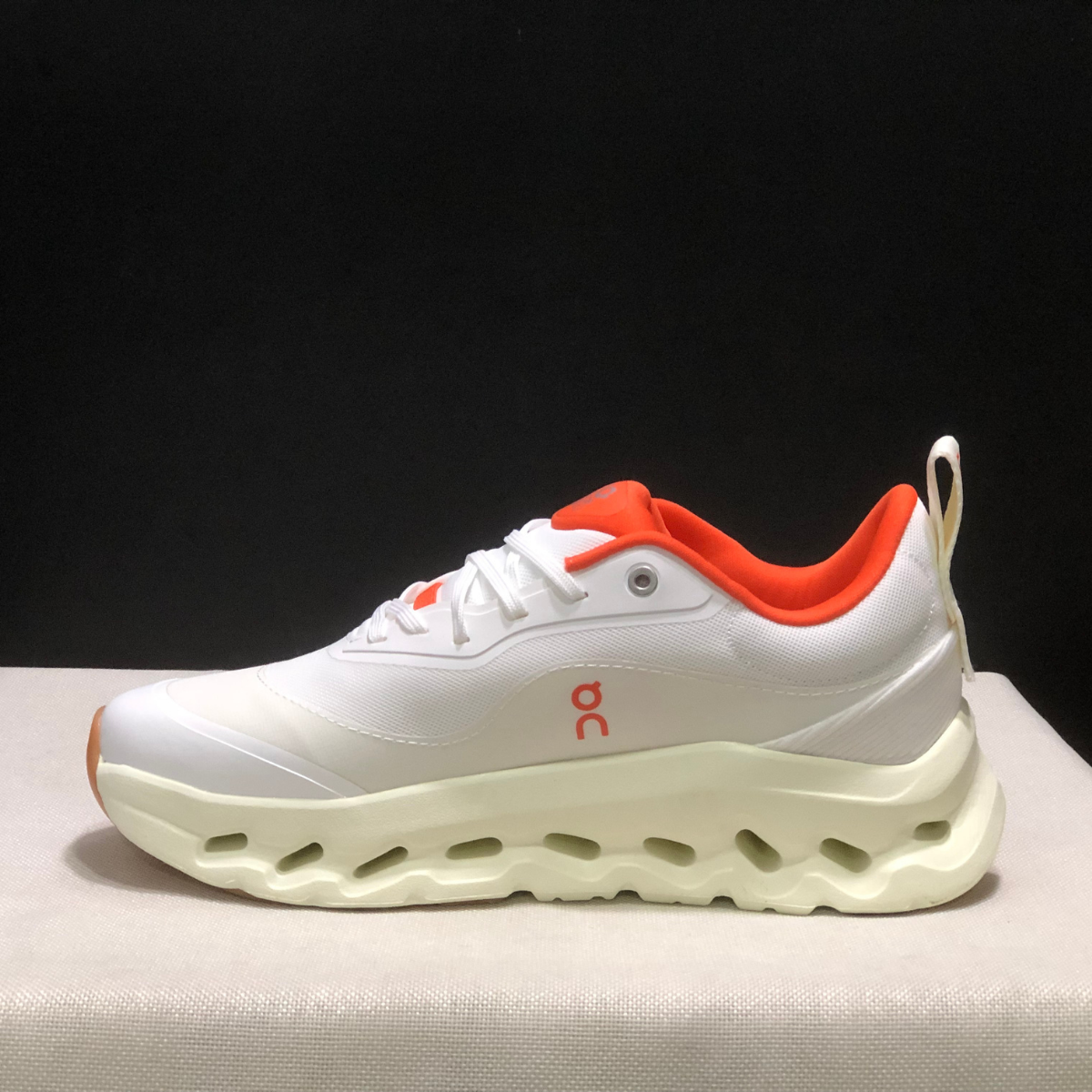 Cloudtilt Loewe - Orange