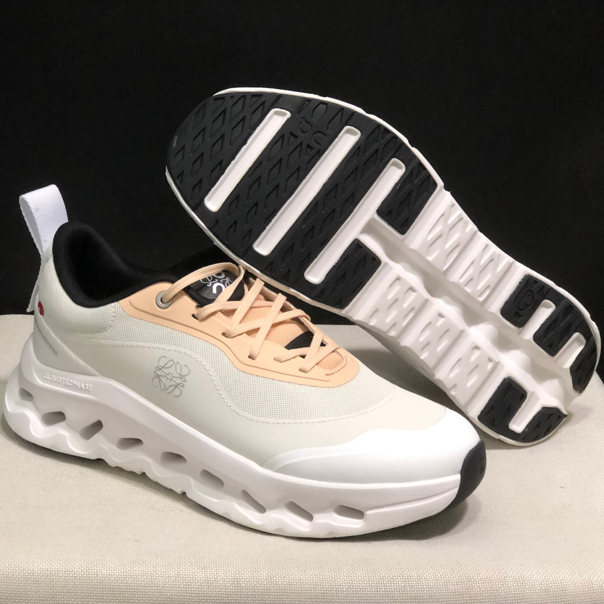 Cloudtilt Loewe - Beige