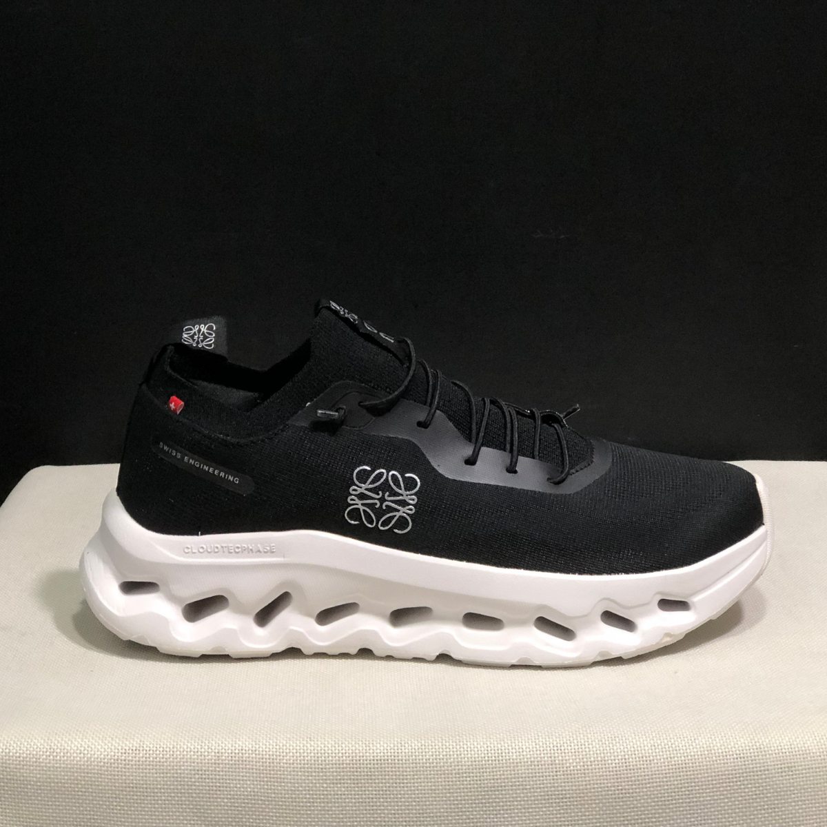 Cloudtilt Loewe 2.0 - Noir et Blanc